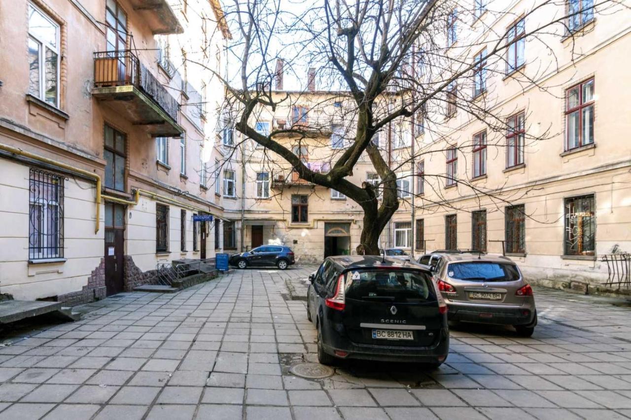 Зелені Апартаменти Біля Оперного Театру Flat In The City Center Lviv Exteriör bild