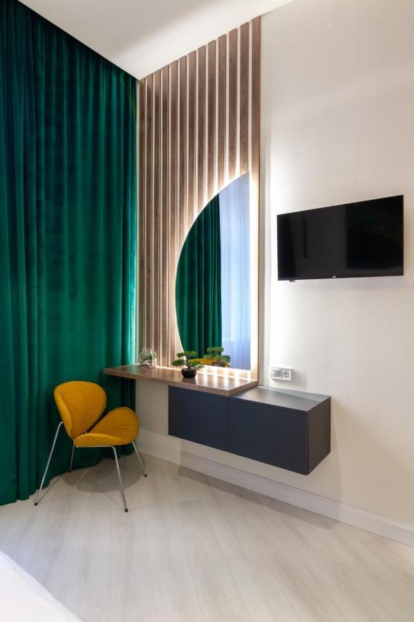 Зелені Апартаменти Біля Оперного Театру Flat In The City Center Lviv Exteriör bild