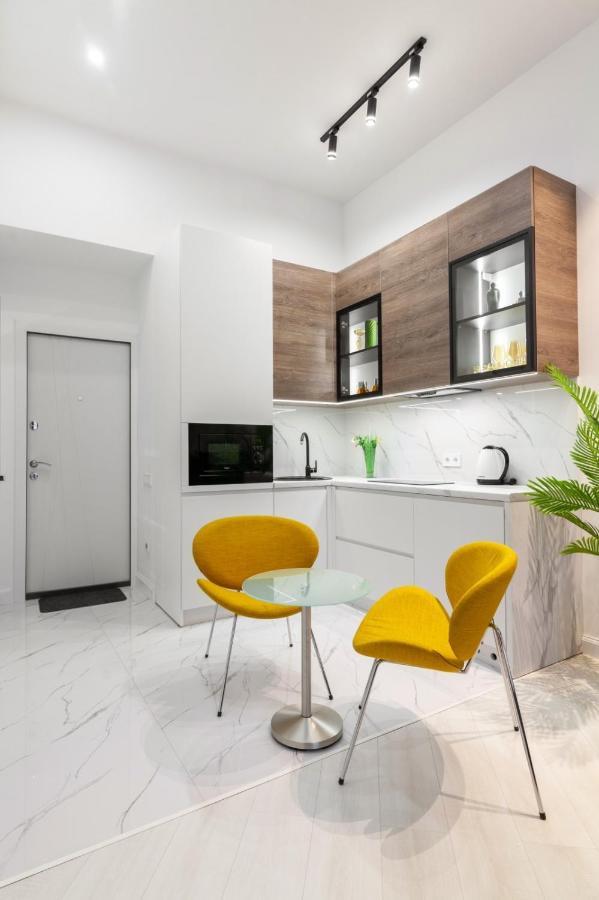 Зелені Апартаменти Біля Оперного Театру Flat In The City Center Lviv Exteriör bild